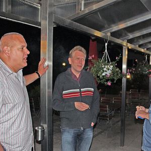 Matthias Faust, Holger Höving und Andreas Klar (v.l.n.r.) am Rande der DVU-Bundesvorstandssitzung in Wolfen am 17. September 2010