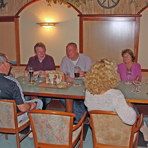 Andreas Klar, Holger Höving, Matthias Faust, Birgit Fechner, Elfriede Budina (v.l.n.r.) am Rande der DVU-Bundesvorstandssitzung in Wolfen am 17. September 2010