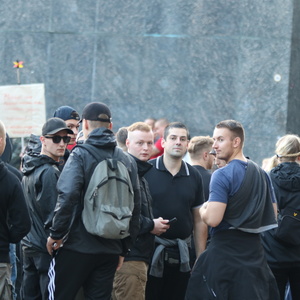 Anhänger der Neonazi-Kampfsportgruppen "Knockout 51" und "Fightclub 062", darunter Kevin N., Leon Ringl, Ronny D., Dominic E. und Danny B., bei einem Aufmarsch von AfD und "Pro Chemnitz" in Chemnitz am 7. September 2018. (Foto: Pixelarchiv)   