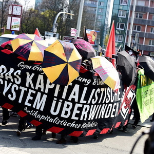 Selbstinszenierung des AAK bei einer Neonazi-Demonstration am 1. Mai 2015 in Plauen.