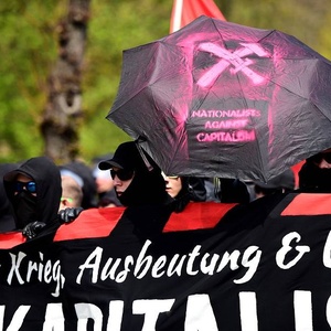 Selbstinszenierung des AAK bei einer Neonazi-Demonstration am 1. Mai 2015 in Plauen.