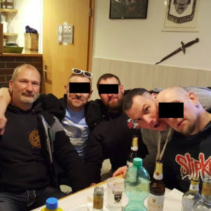 Ingolf W. (1.v.l.) aus Chemnitz und Andreas Sch. (2.v.r.) in den Räumlichkeiten des KBA in Salchow 2018