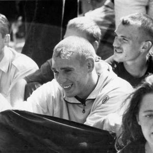 Uwe Mundlos (mitte) und Beate Zschäpe (rechts) gehörten nicht zu einer von der Neonazi-Szene isolierten Zelle.