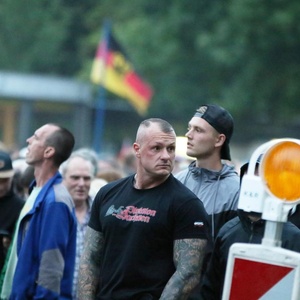 David H. auf dem Aufmarsch am 27. August 2018. Er ist seit Jahren in der Neonaziszene um Netzwerke wie "Blood & Honour" und "Hammerskins" anzutreffen.