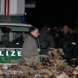 Der heutige Chemnitzer AfD-Funktionär Lars Franke mit Ordnerbinde auf einem Neonazi-Aufmarsch am 5. März 2010 in Chemnitz.