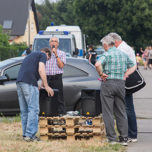 Der Neonazi Frank-Eckart Czolbe-Senft als Redner bei einer Protestkundgebung gegen eine Flüchtlingsunterkunft in Berlin-Treptow.