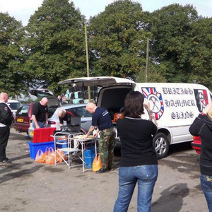 Unterwegs mit dem »Hammerskin-Mobil«: Britische Hammerskins auf einem Neonazi-Festival 2007.