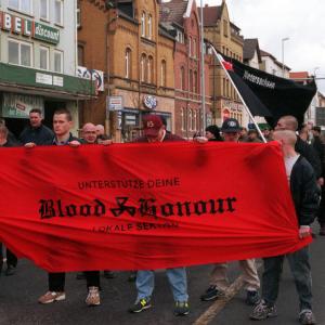 Blood & Honour Transparent bei einer NPD Veranstaltung im März 2000 in Braunschweig.