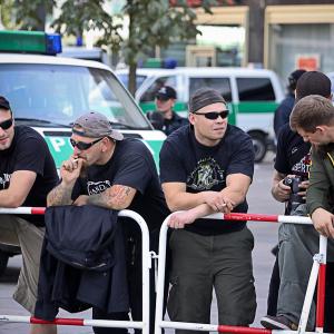 Sebastian Dahl (r.) und Oliver Oeltze (2 v.r.) bei einer Wahlkampfveranstaltung der NPD am 14. September 2011 auf dem Berliner Alexanderplatz.