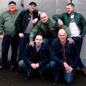 Die "Prolligans": Oben links Michael "Haxe" Brosch, ebenfalls Musiker bei "Smart Violence" und "Sturmwehr", daneben "Michi" der auch bei der RechtsRock-Band"Faustrecht mitwirkt.