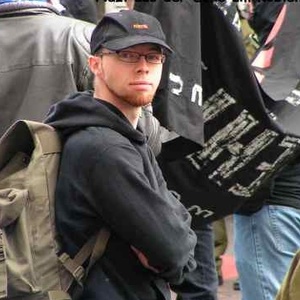 Der Angeklagte Sven Lobeck bei einem Neonaziaufmarsch in Dortmund am 3. Juni 2006.