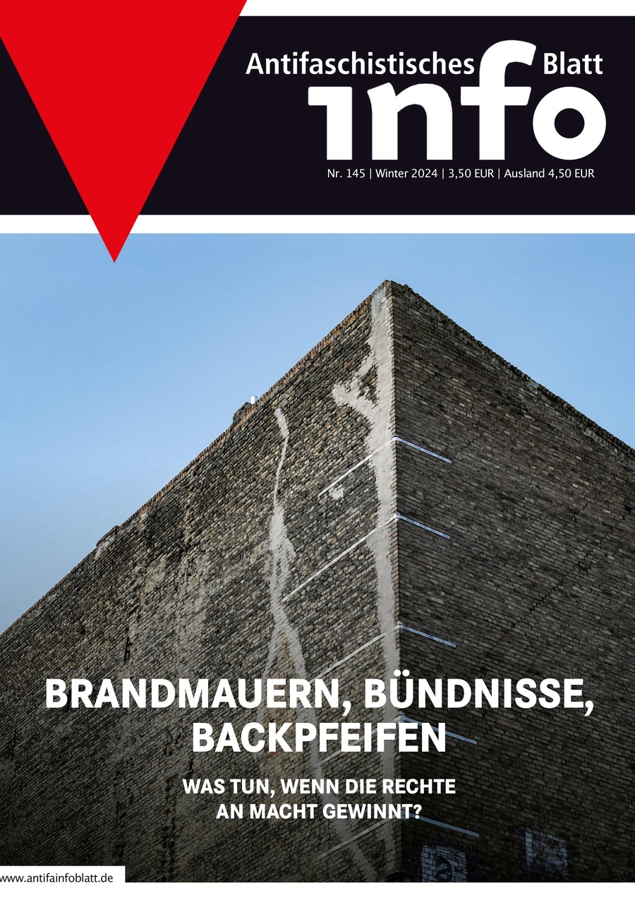 Abbildung einer hohen Brandmauer an einem Gebäude.