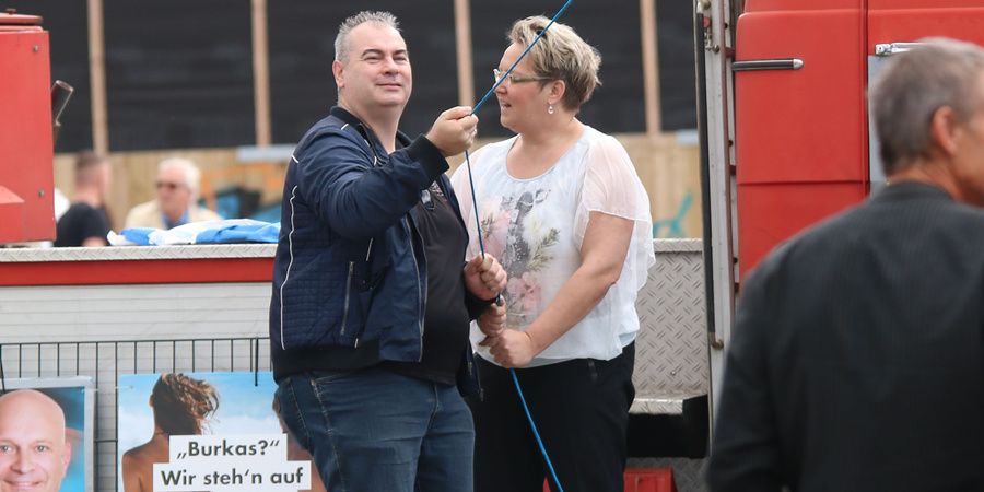 Der Greifswalder Polizist Dan Rachow bei einer AfD-Kundgebung am 16. September 2017 in Neubrandenburg.